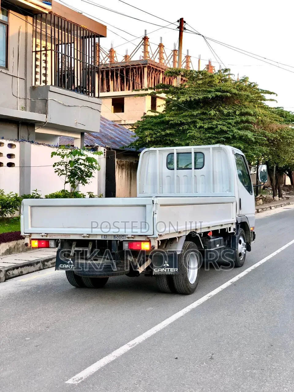 Mitsubishi Canter 1999 White