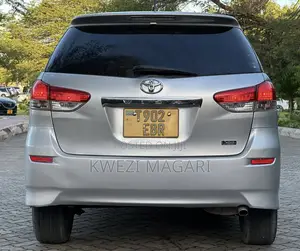 Toyota Wish 2010 Silver