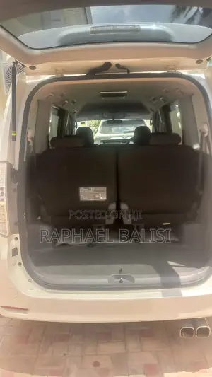 Toyota Noah 2.0 AWD (8 Seater) 2015 White