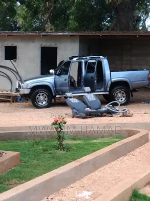 Toyota Hilux 2002 Gray