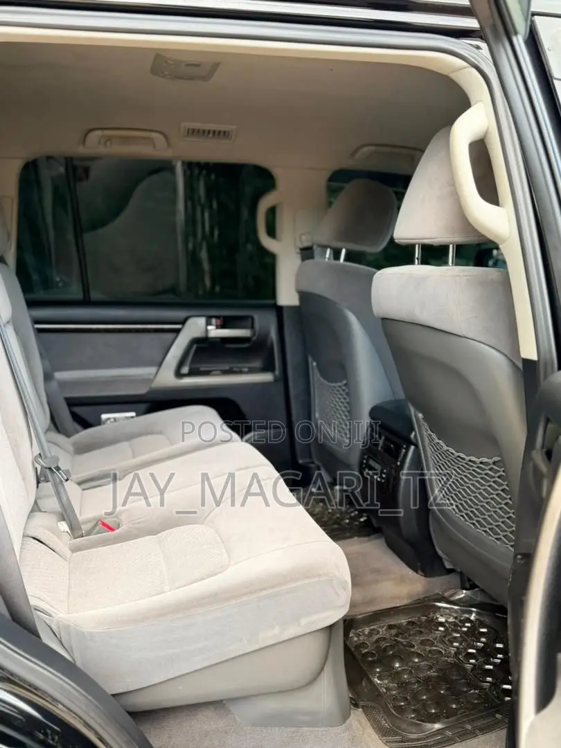 Toyota Land Cruiser 2010 Black