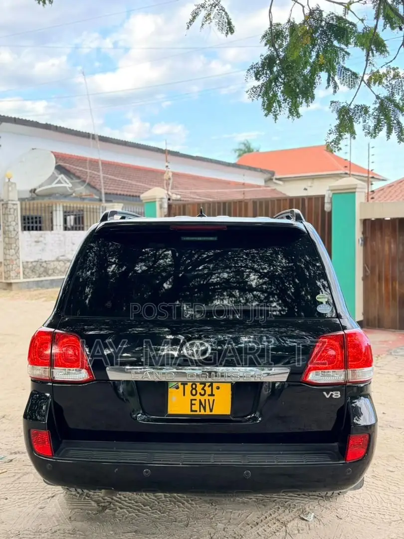 Toyota Land Cruiser 2010 Black