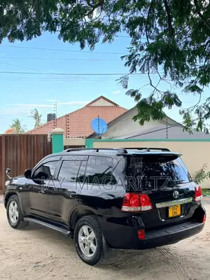 Toyota Land Cruiser 2010 Black