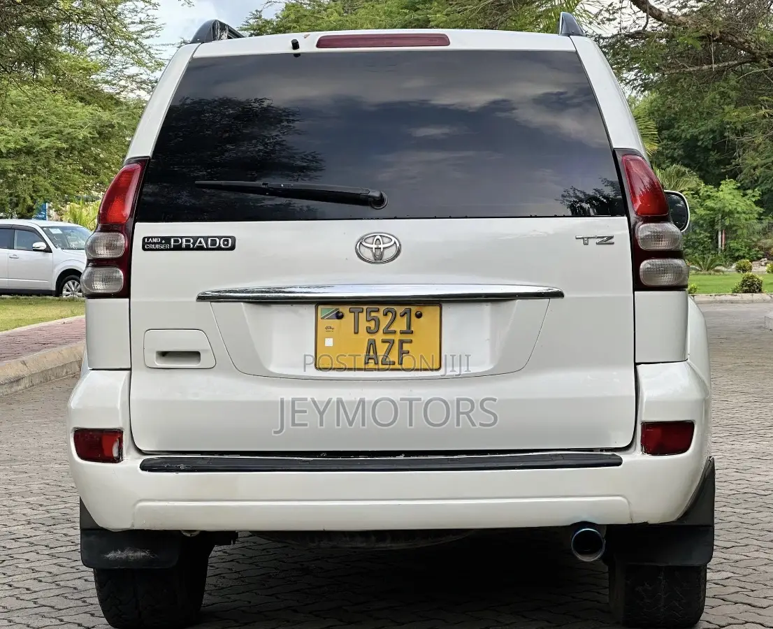 Toyota Land Cruiser Prado 2006 White