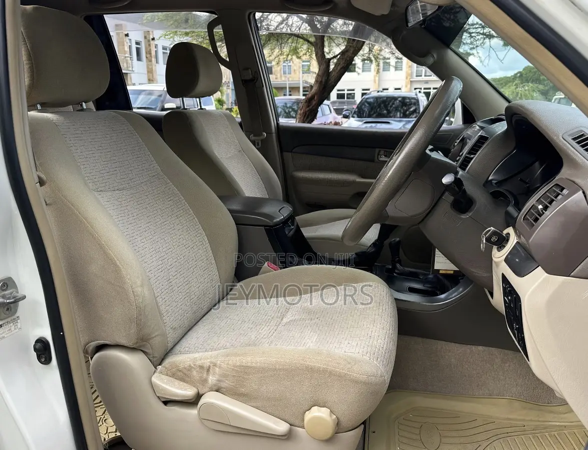 Toyota Land Cruiser Prado 2006 White