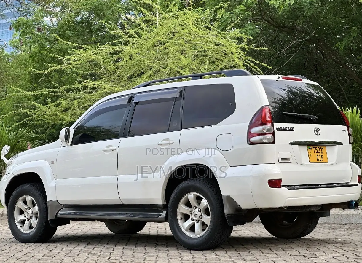 Toyota Land Cruiser Prado 2006 White