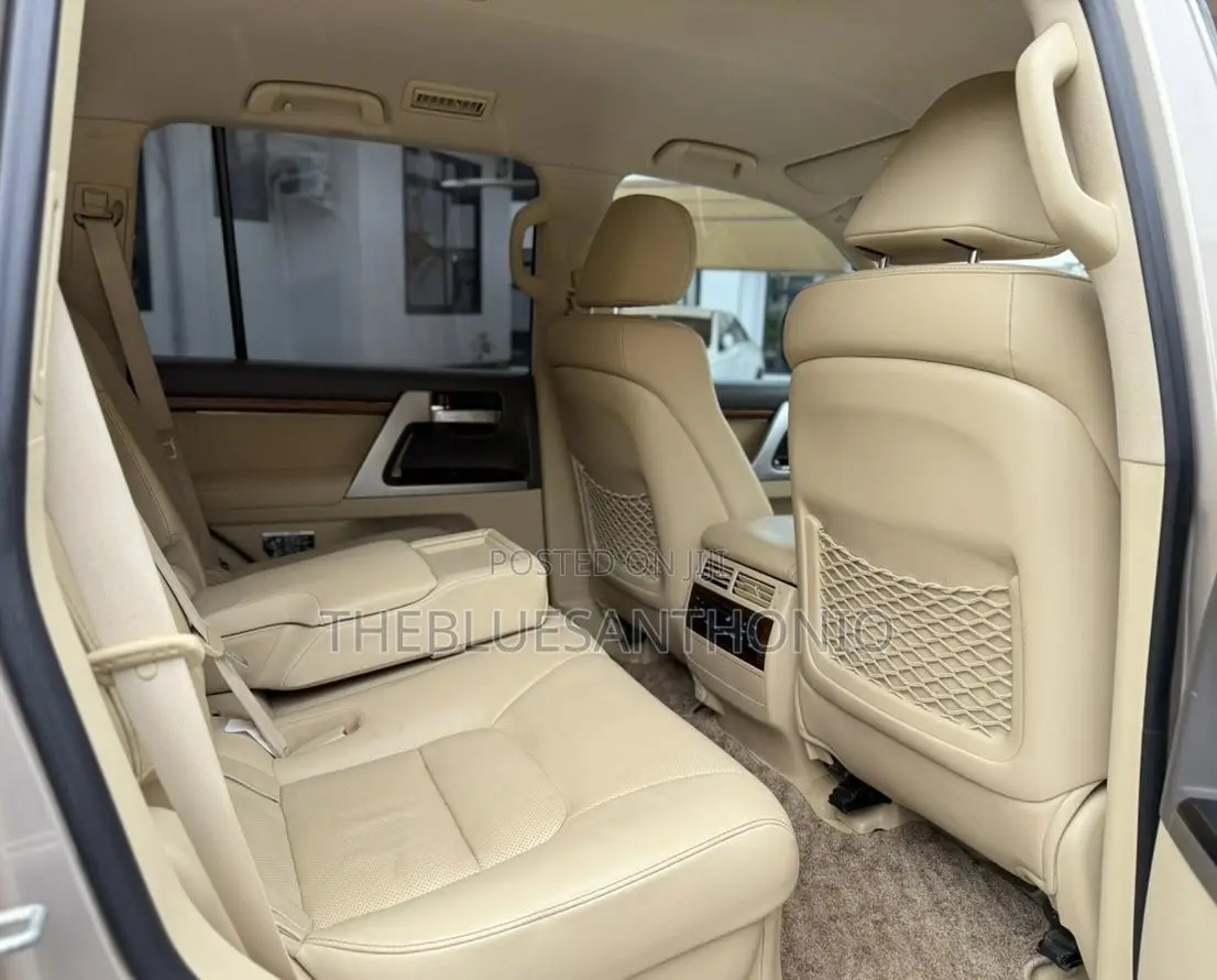 Toyota Land Cruiser 2017 Gold