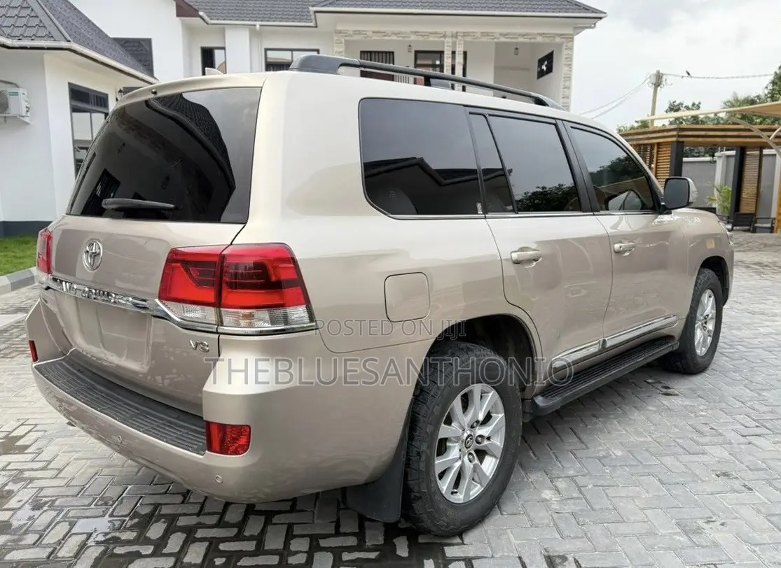 Toyota Land Cruiser 2017 Gold