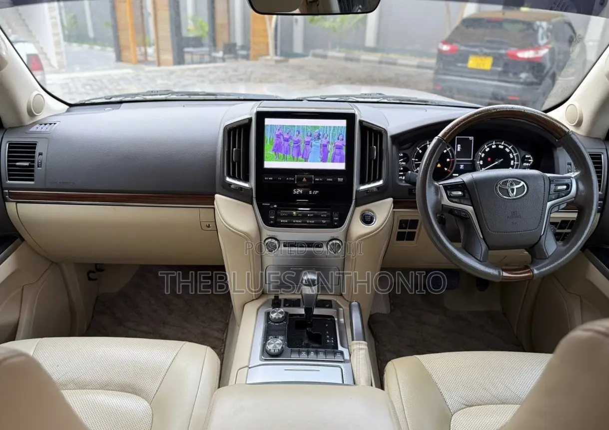 Toyota Land Cruiser 2017 Gold