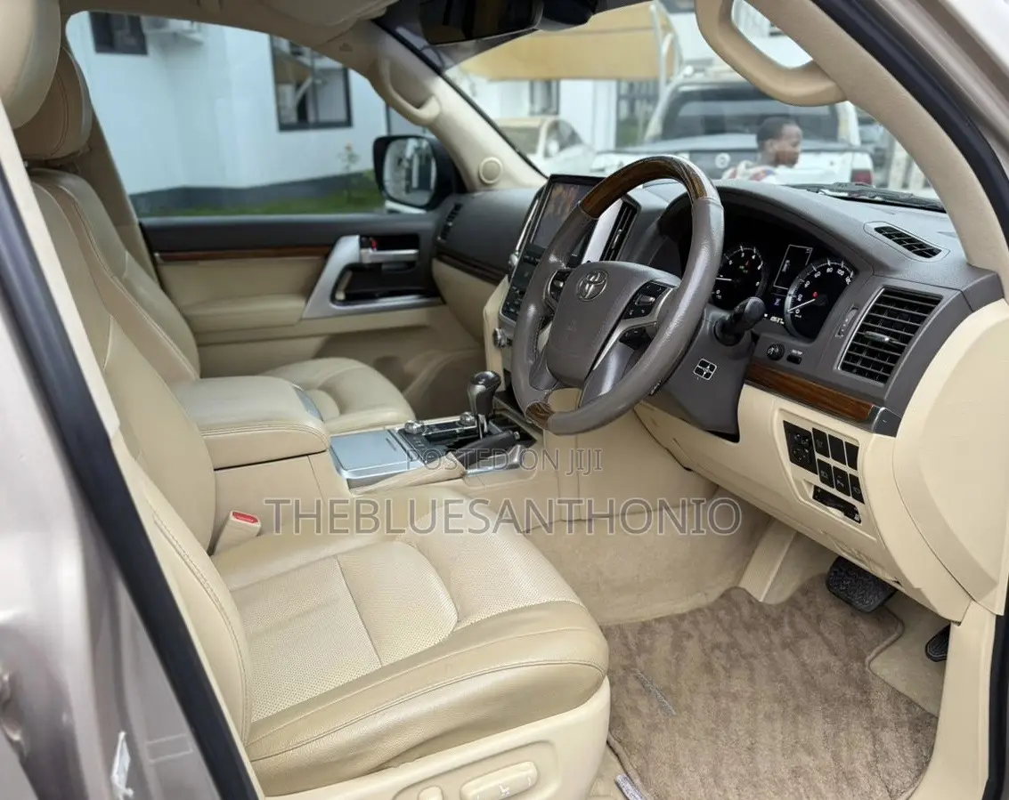 Toyota Land Cruiser 2017 Gold