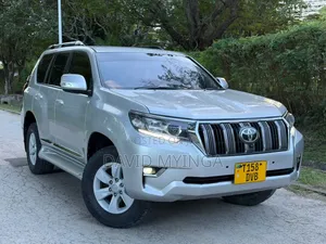 Toyota Land Cruiser 2018 Silver