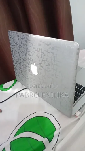 New Laptop Apple MacBook 2012 4GB Intel Core 2 Duo SSD 256GB