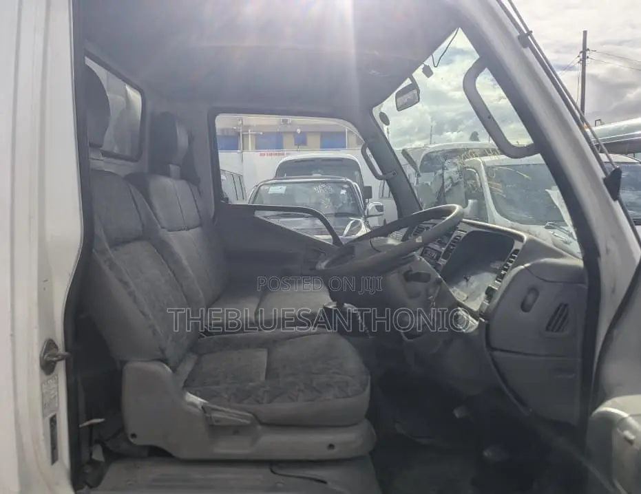 Mitsubishi Canter Ya Fridge 1999 White on Sale