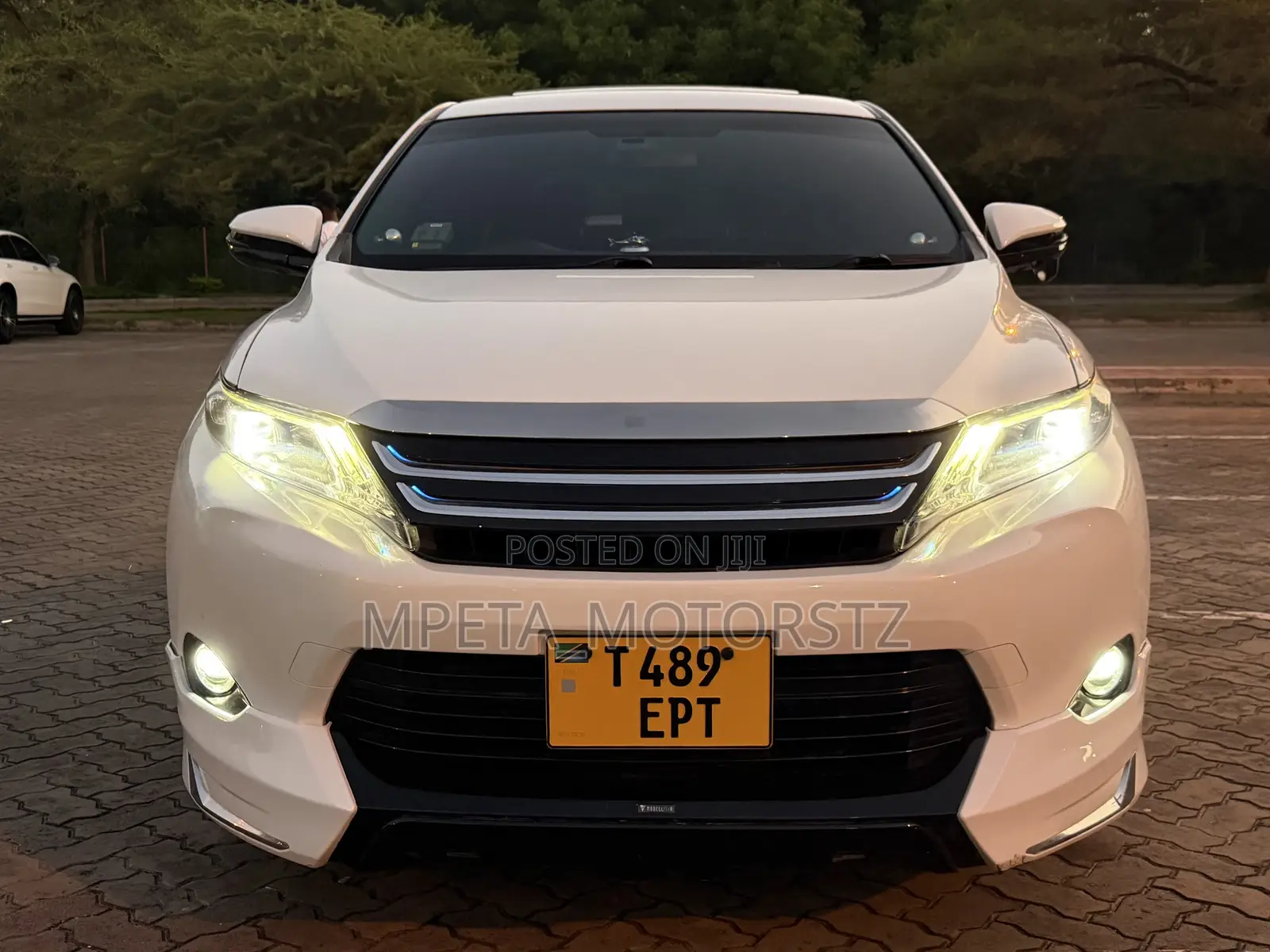 Toyota Harrier 2.0 2015 White