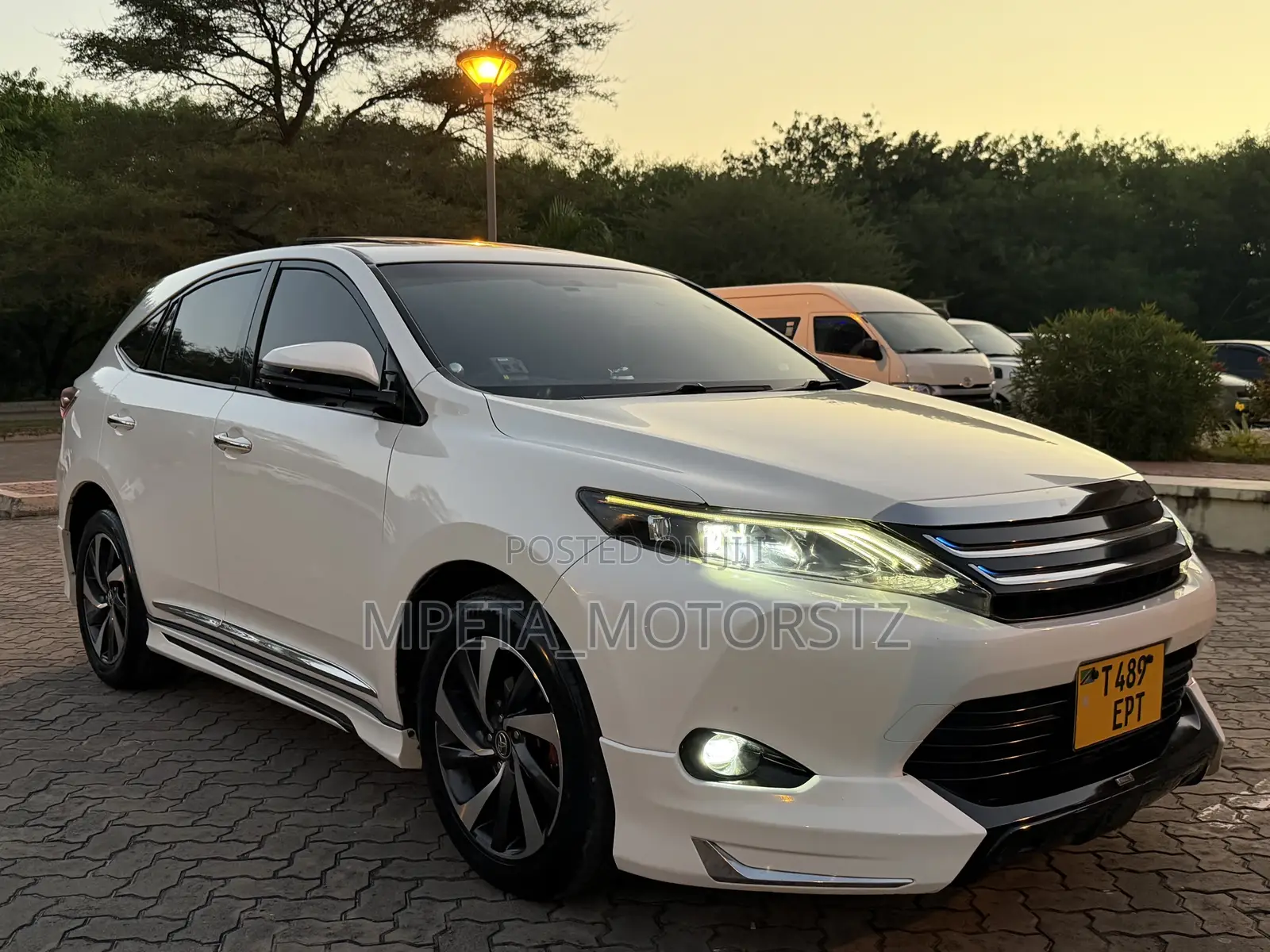 Toyota Harrier 2.0 2015 White
