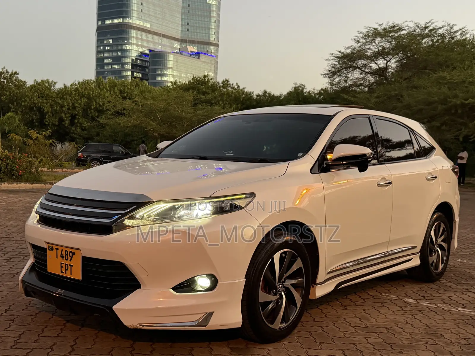 Toyota Harrier 2.0 2015 White
