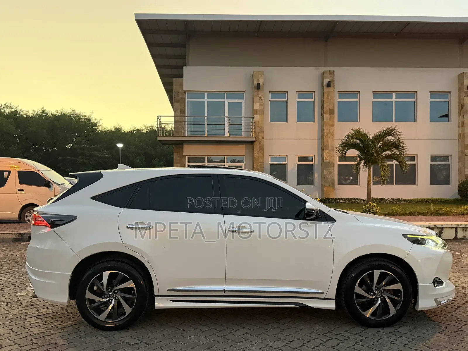 Toyota Harrier 2.0 2015 White