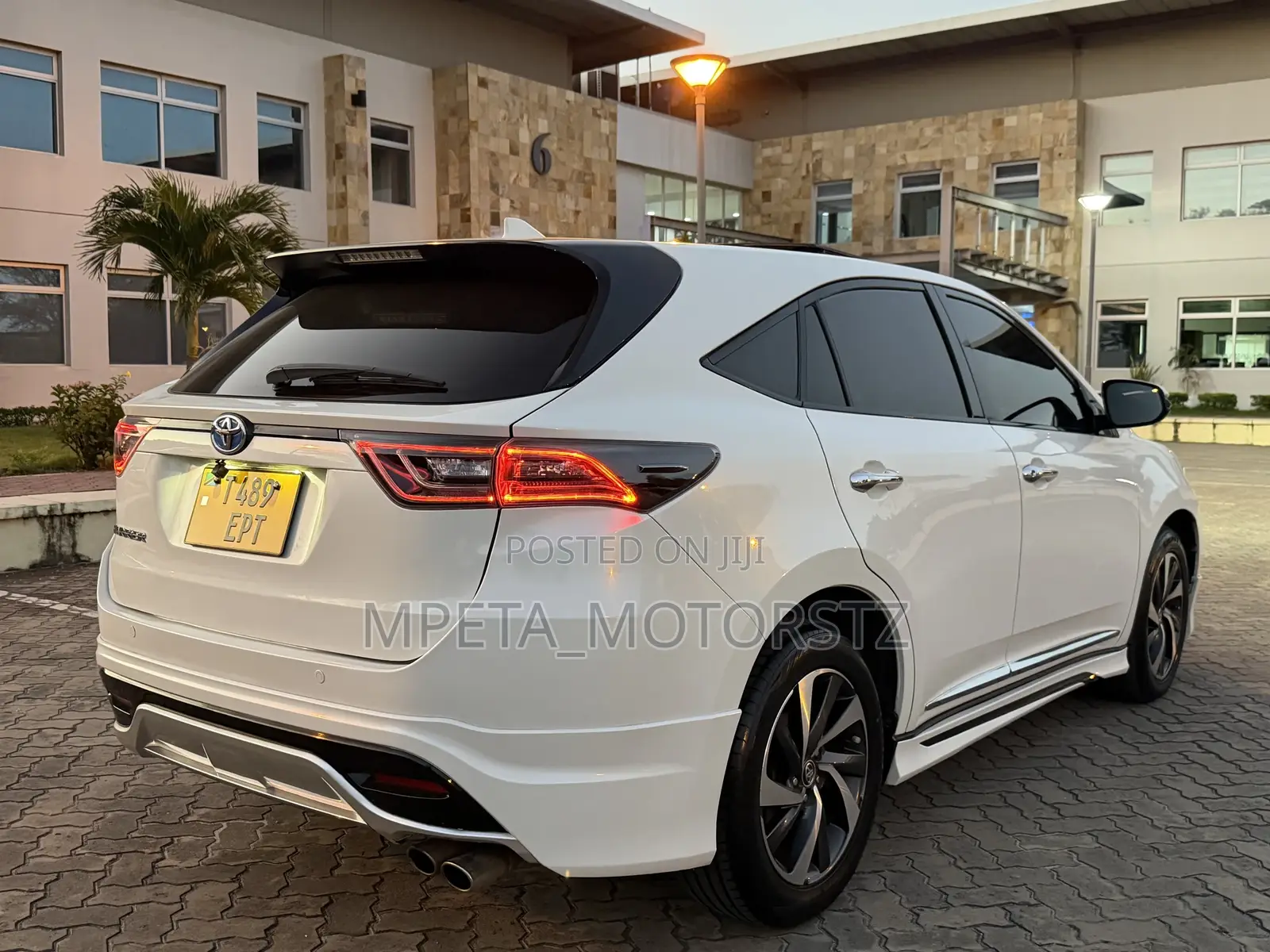 Toyota Harrier 2.0 2015 White