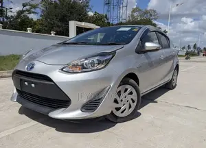 Toyota Aqua 2018 Silver