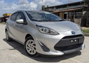 Toyota Aqua 2018 Silver