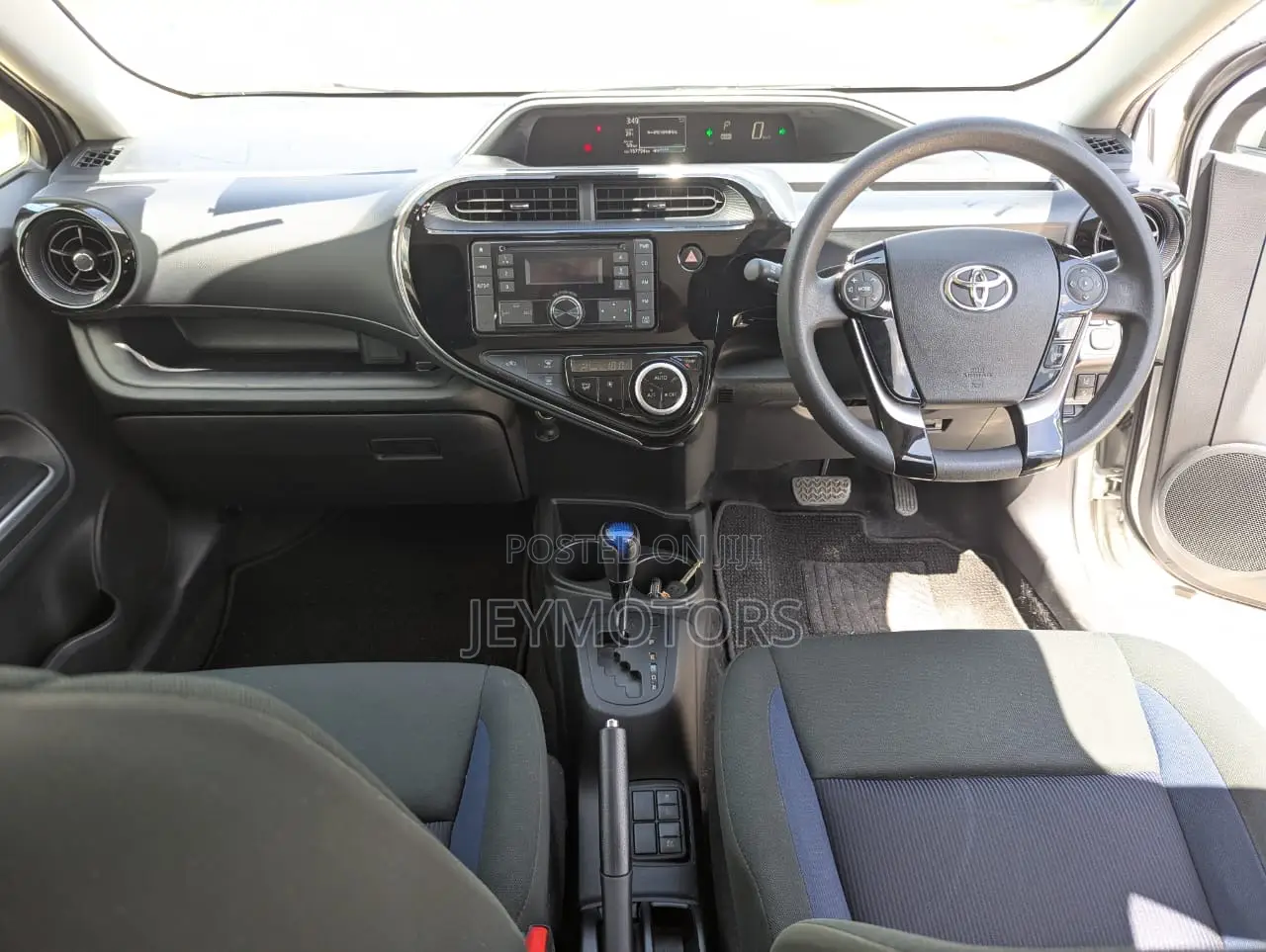 Toyota Aqua 2018 Silver