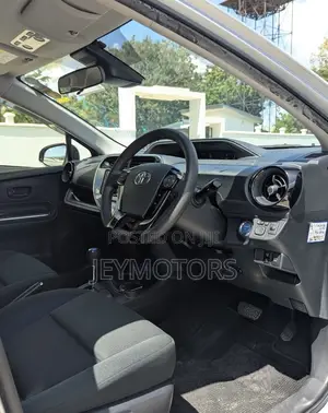 Toyota Aqua 2018 Silver