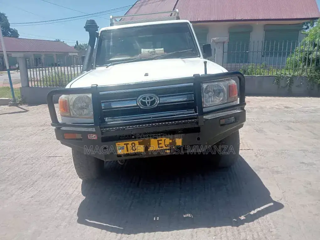Toyota Land Cruiser 4.0 V6 GX 2010 White