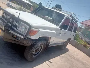 Toyota Land Cruiser 4.0 V6 GX 2010 White