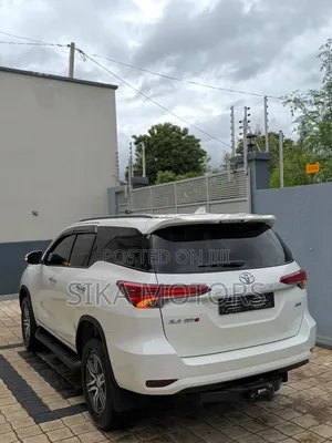 Toyota Fortuner 2022 White