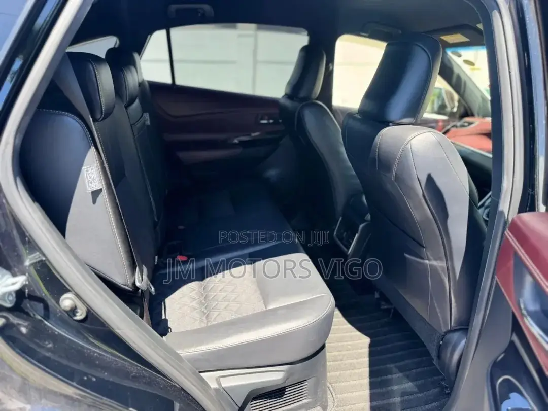 Toyota Harrier 2.0 2017 Black