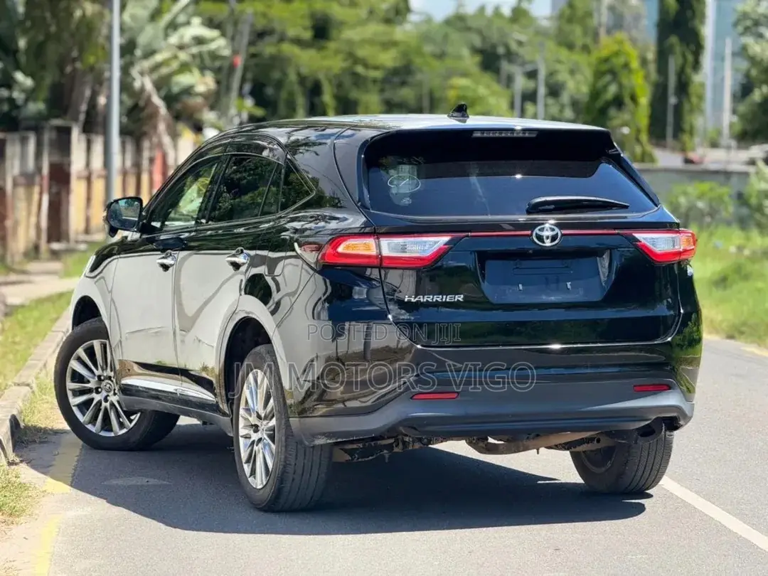 Toyota Harrier 2.0 2017 Black
