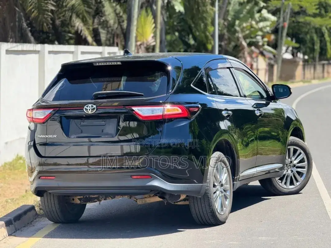 Toyota Harrier 2.0 2017 Black