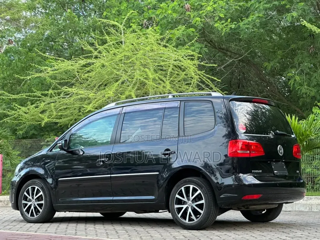 Volkswagen Touran 2013 Black