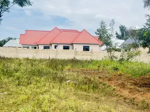 Kiwanja Kinauzwa Buswelu - Kahama