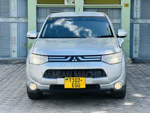 Mitsubishi Outlander 2012 Silver