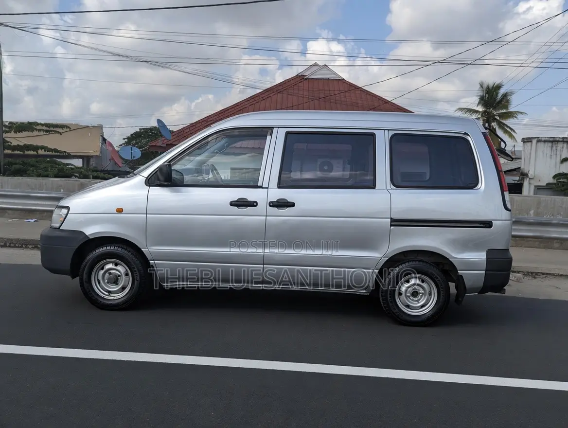 Toyota LiteAce Noah 1997 Silver