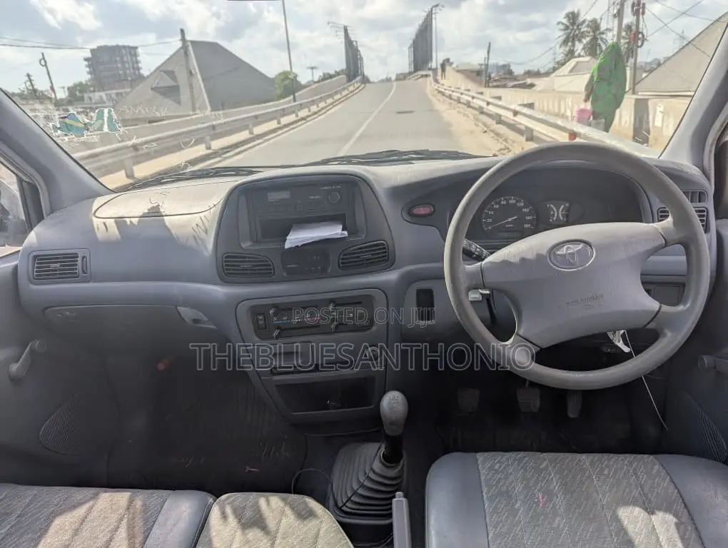 Toyota LiteAce Noah 1997 Silver
