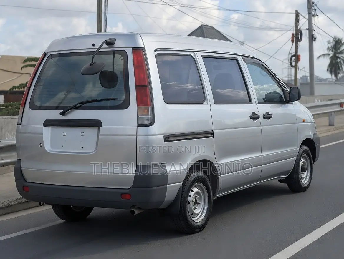 Toyota LiteAce Noah 1997 Silver