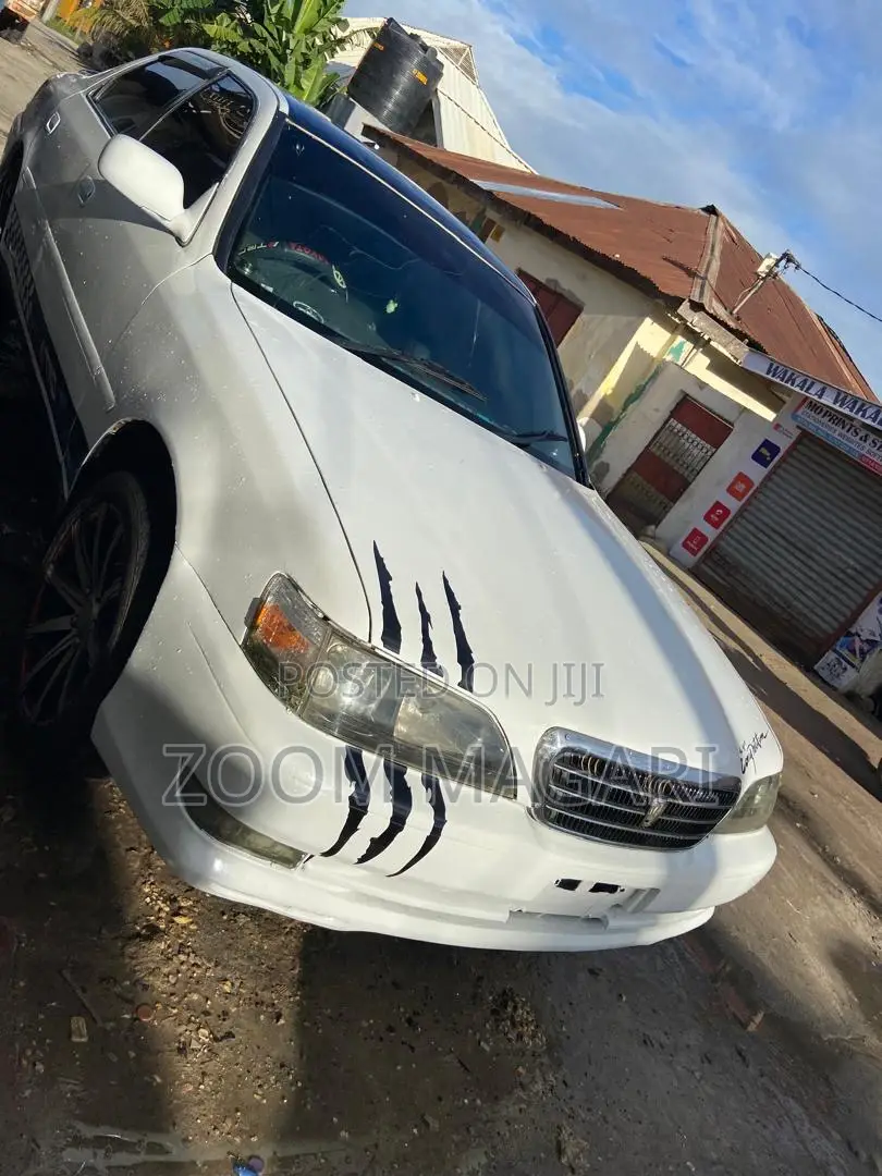 Toyota Cresta 2000 White
