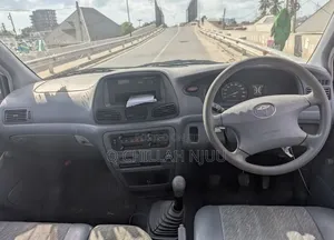 Toyota Noah 2004 Silver