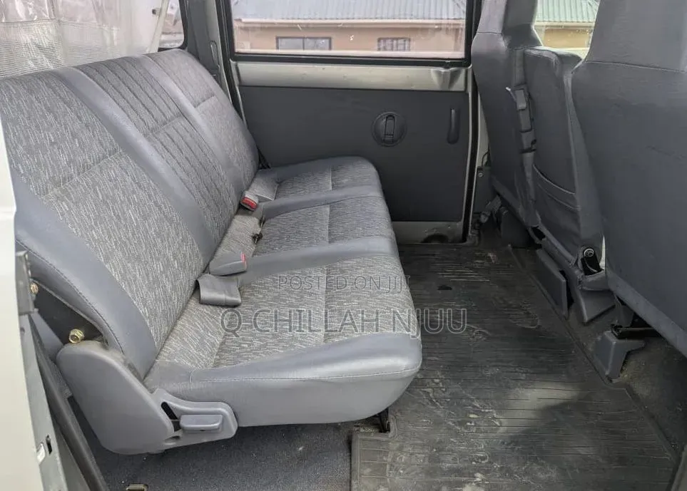 Toyota Noah 2004 Silver