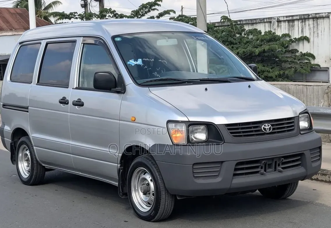 Toyota Noah 2004 Silver