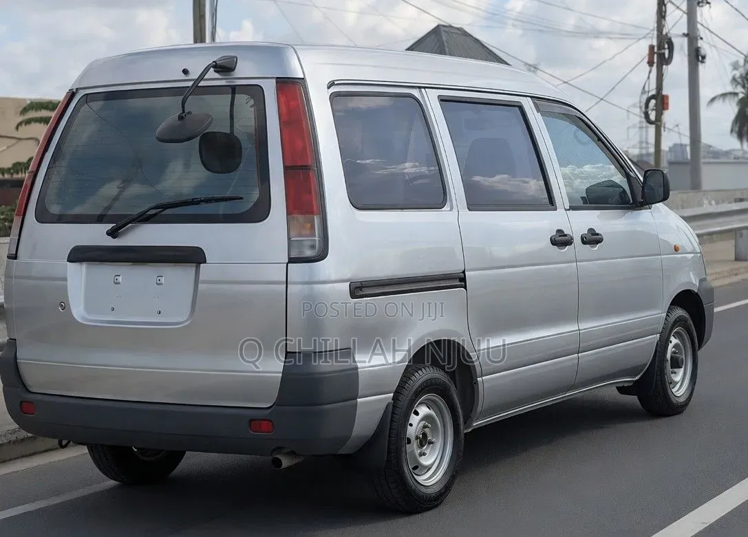 Toyota Noah 2004 Silver