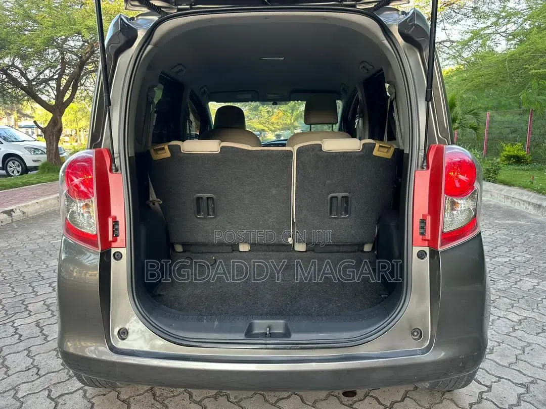 Toyota Ractis 2009 Gray
