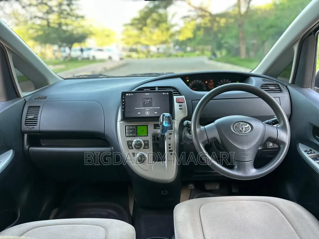 Toyota Ractis 2009 Gray