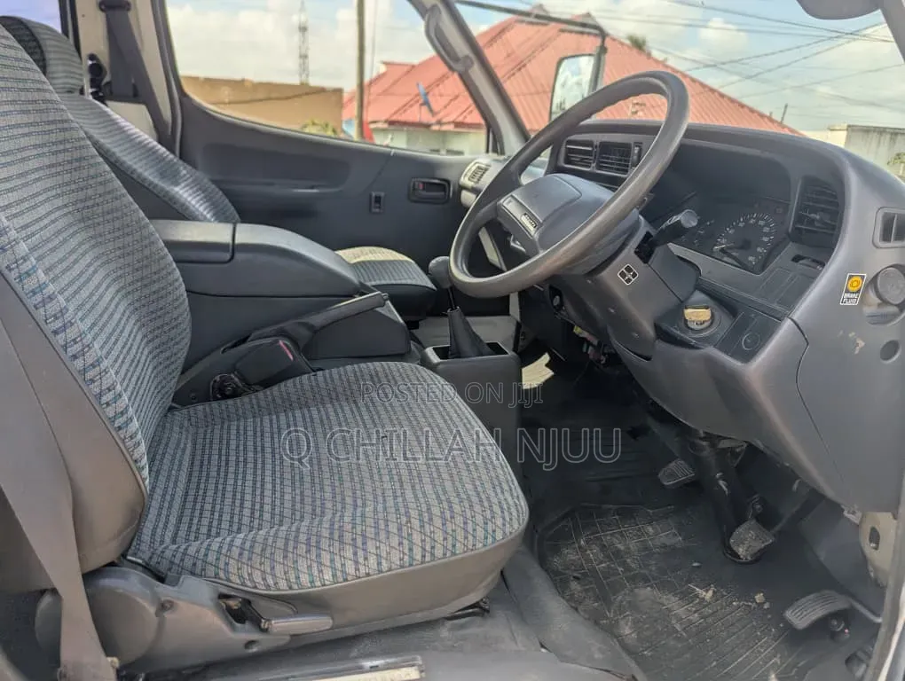 Toyota HiAce 2002 White