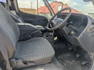 Toyota HiAce 2002 White