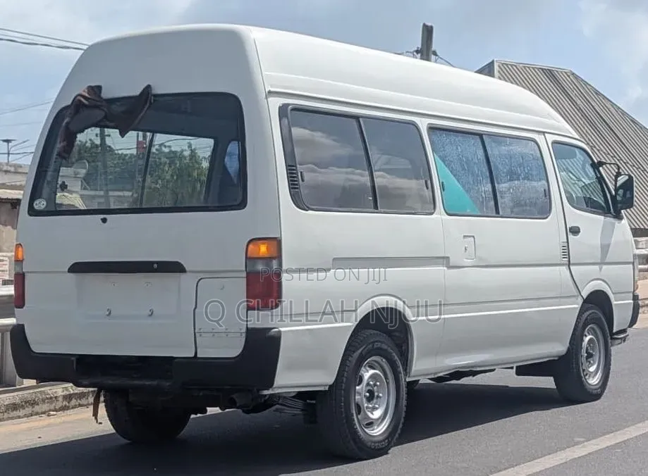 Toyota HiAce 2002 White