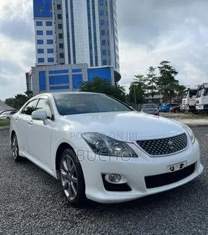 Toyota Crown 2010 White