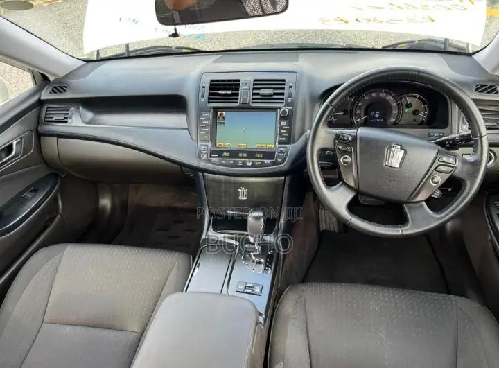 Toyota Crown 2010 White